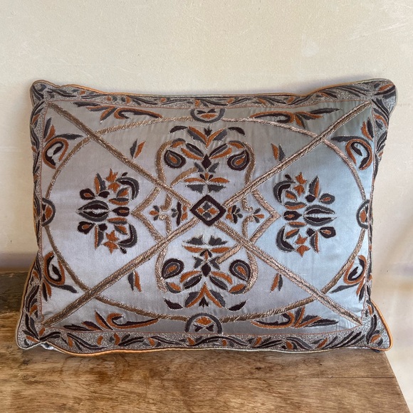 COURT OF VERSAILLES Set of Three Lt Teal Silk Embellished Embroidery Velvet Back - Picture 2 of 9